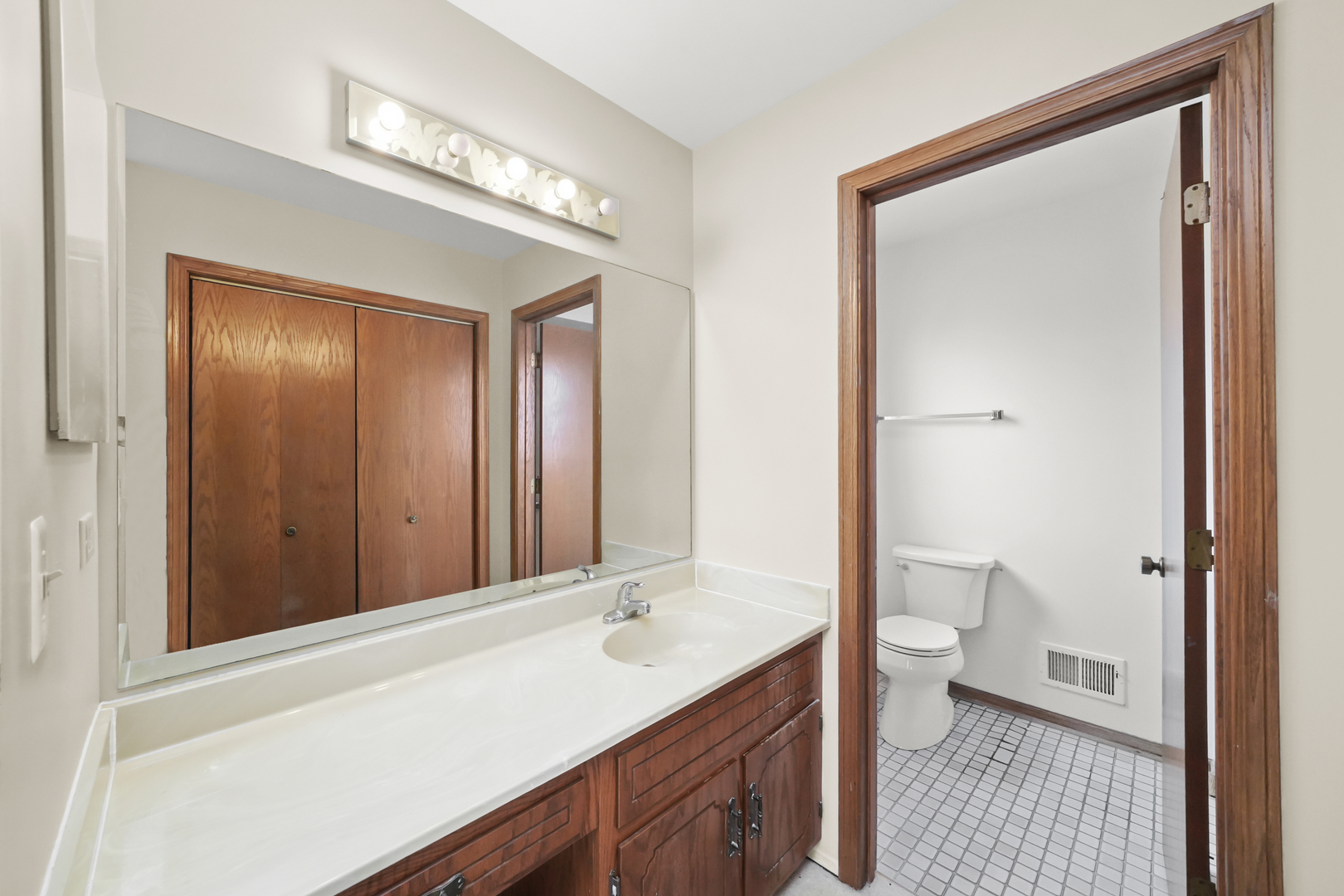11605 S Vienna Avenue, Palos Park, IL 60464