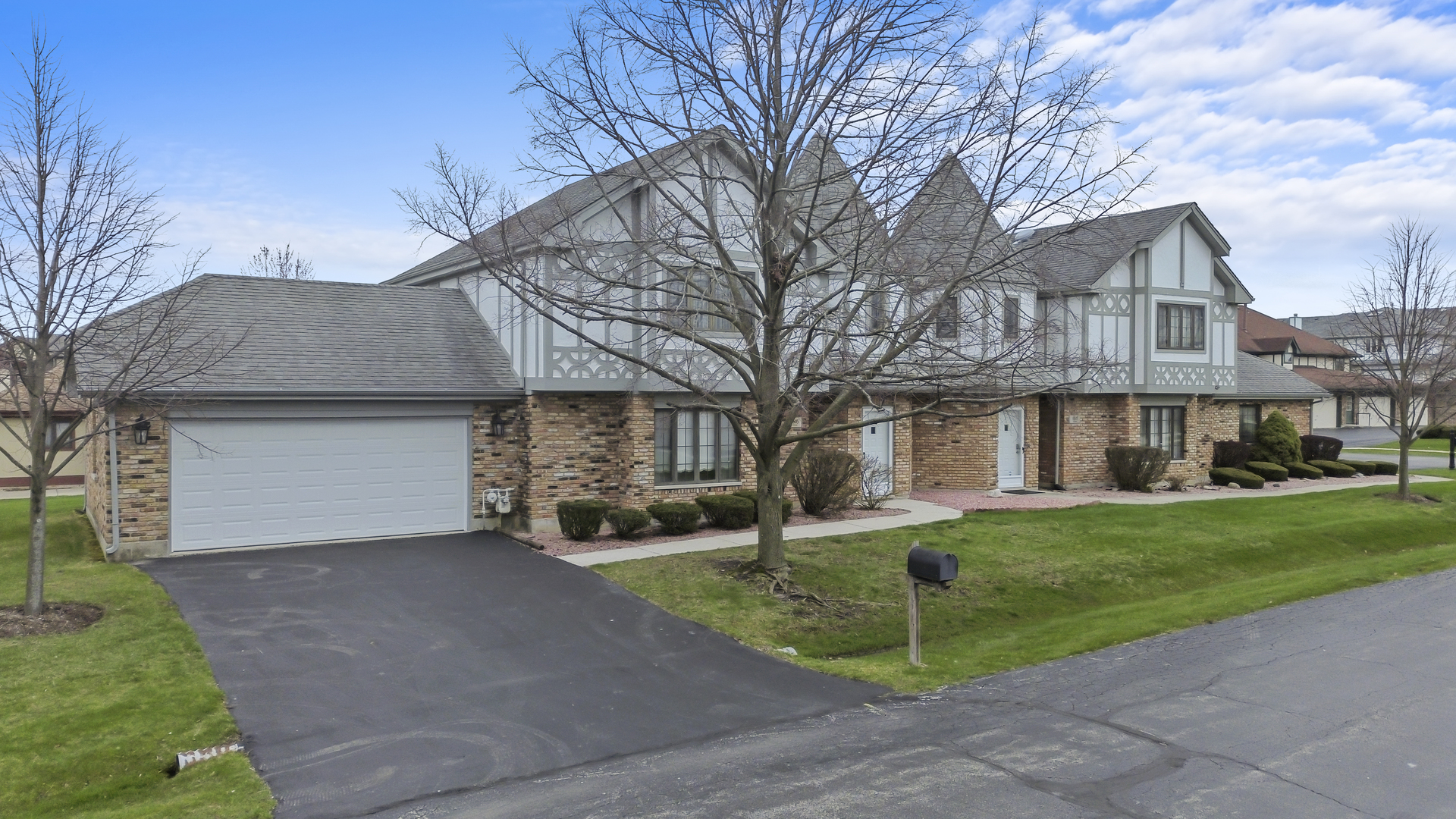 11605 S Vienna Avenue, Palos Park, IL 60464