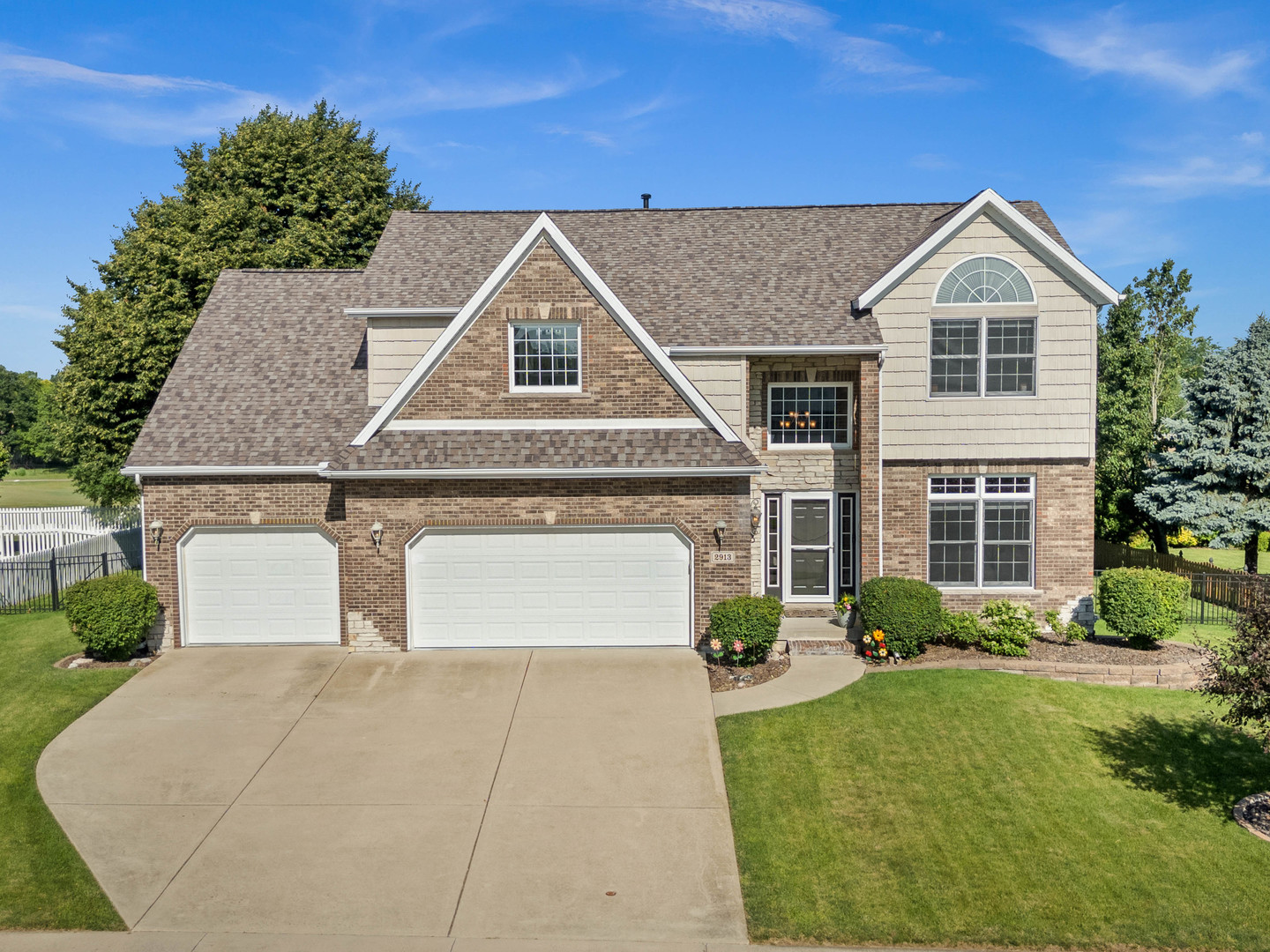 2913 Fox Creek Road, Bloomington, IL 61705