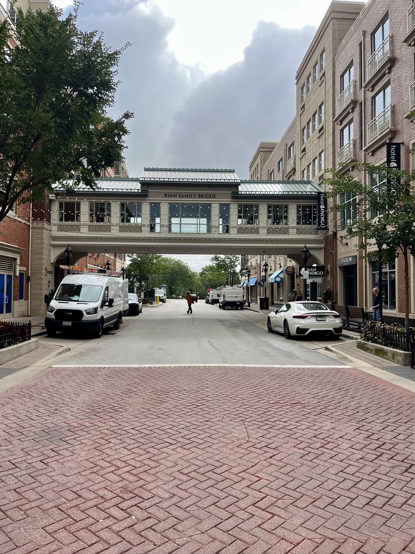 826 N Center Street, Naperville, IL 60563