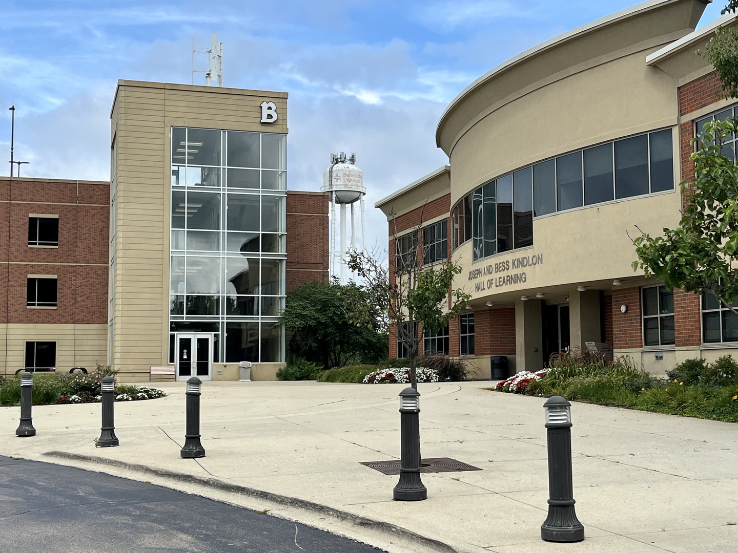 826 N Center Street, Naperville, IL 60563
