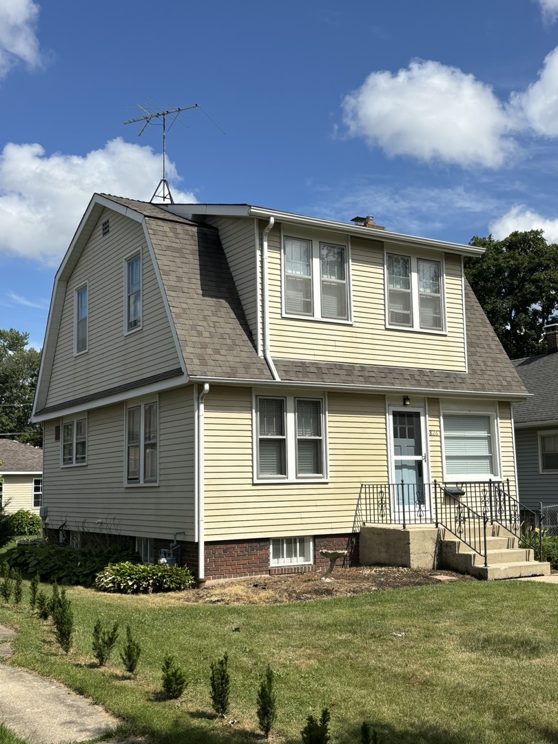 826 N Center Street, Naperville, IL 60563