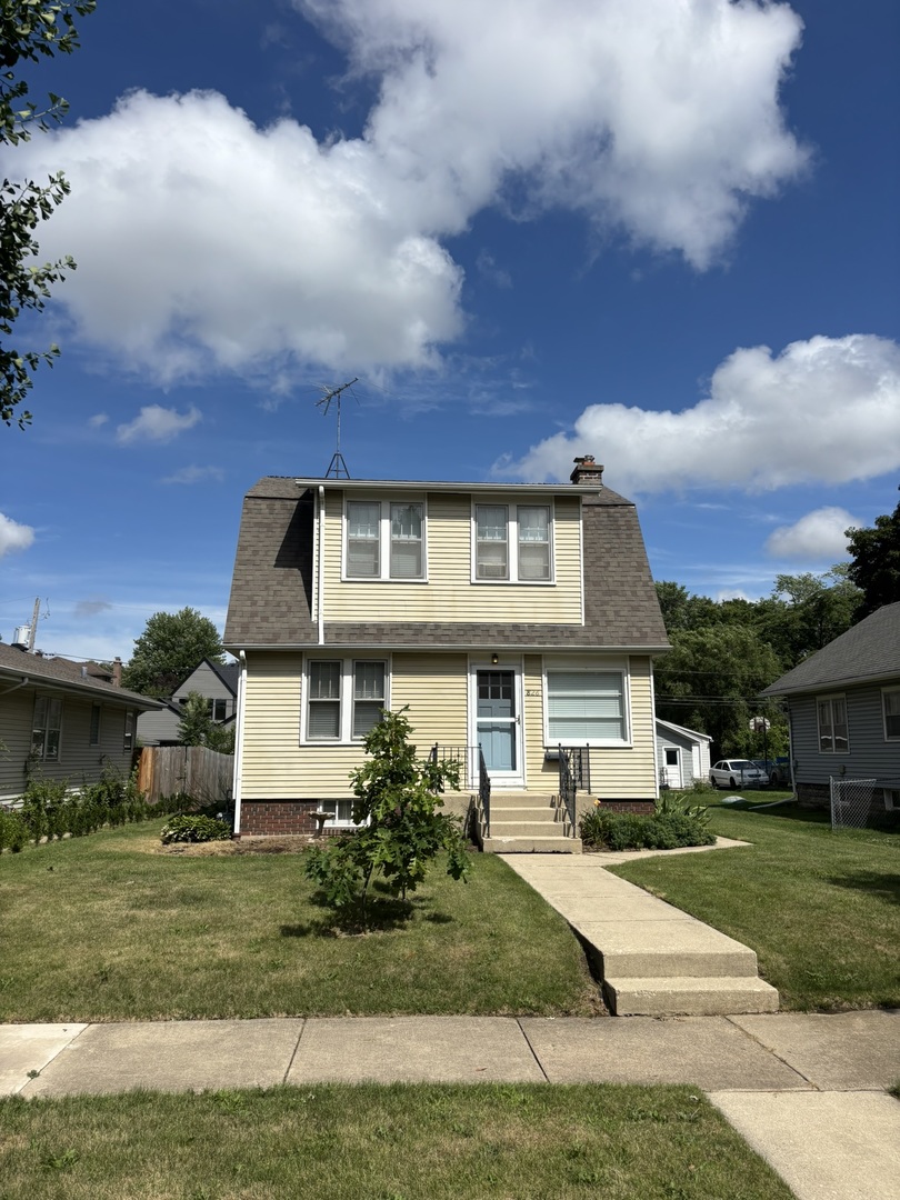 826 N Center Street, Naperville, IL 60563