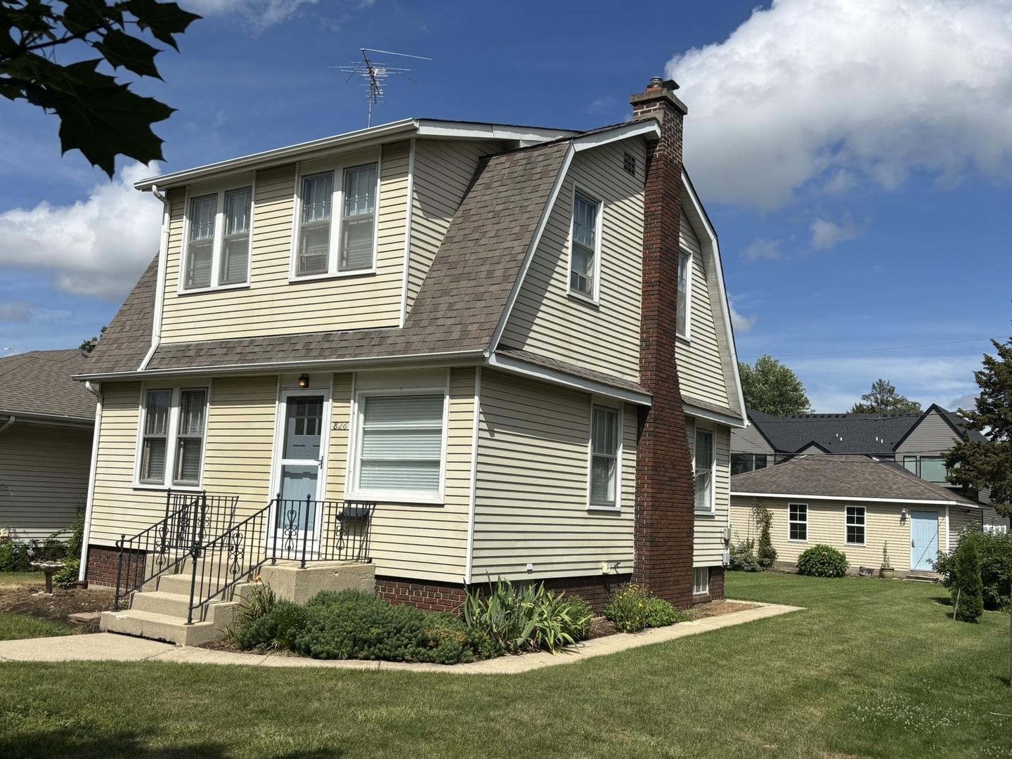 826 N Center Street, Naperville, IL 60563