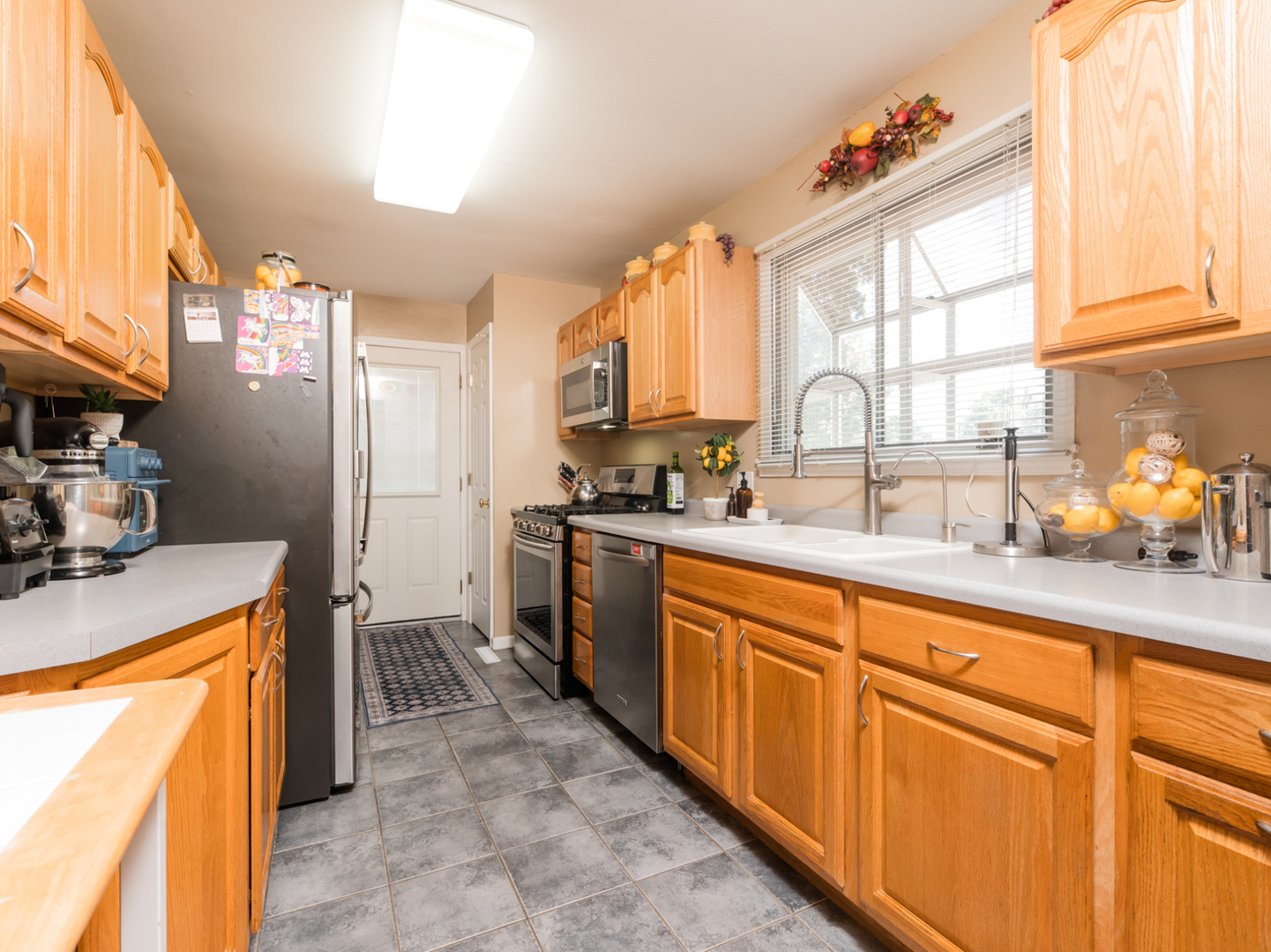 2 Sparrow Road, Carpentersville, IL 60110