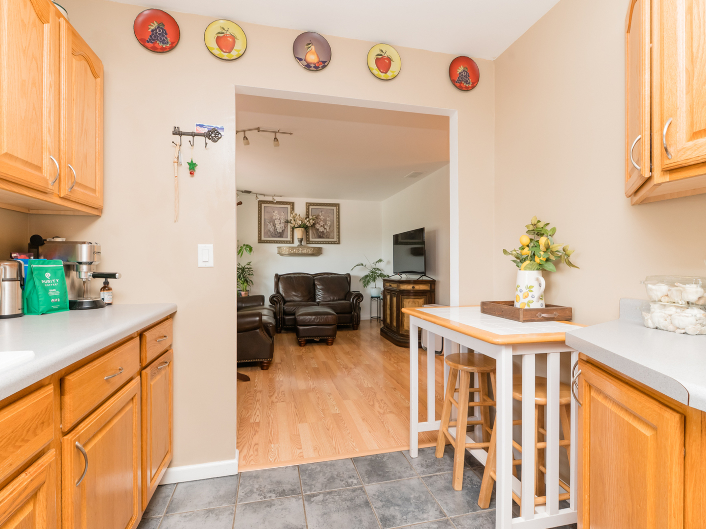 2 Sparrow Road, Carpentersville, IL 60110