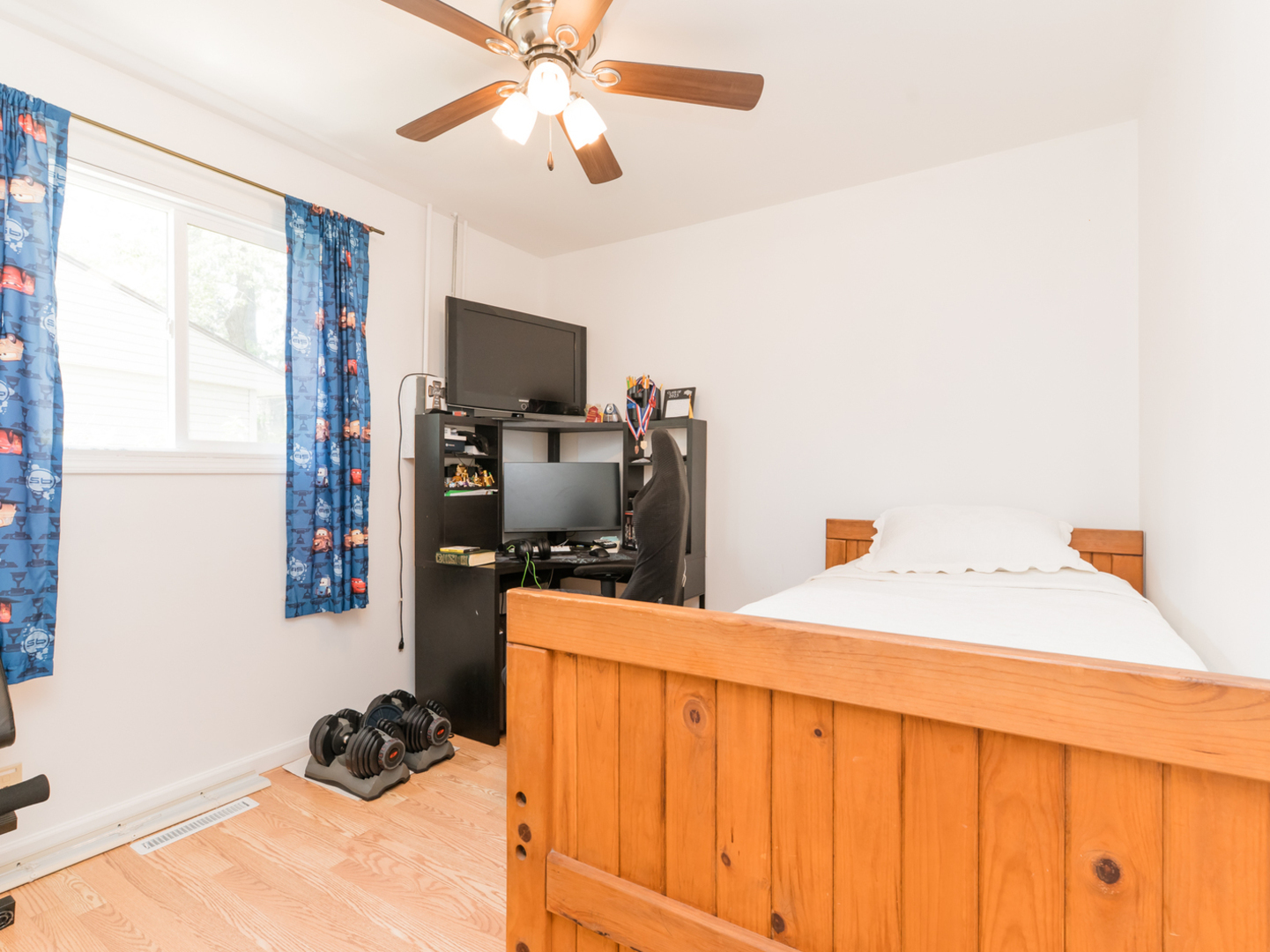 2 Sparrow Road, Carpentersville, IL 60110