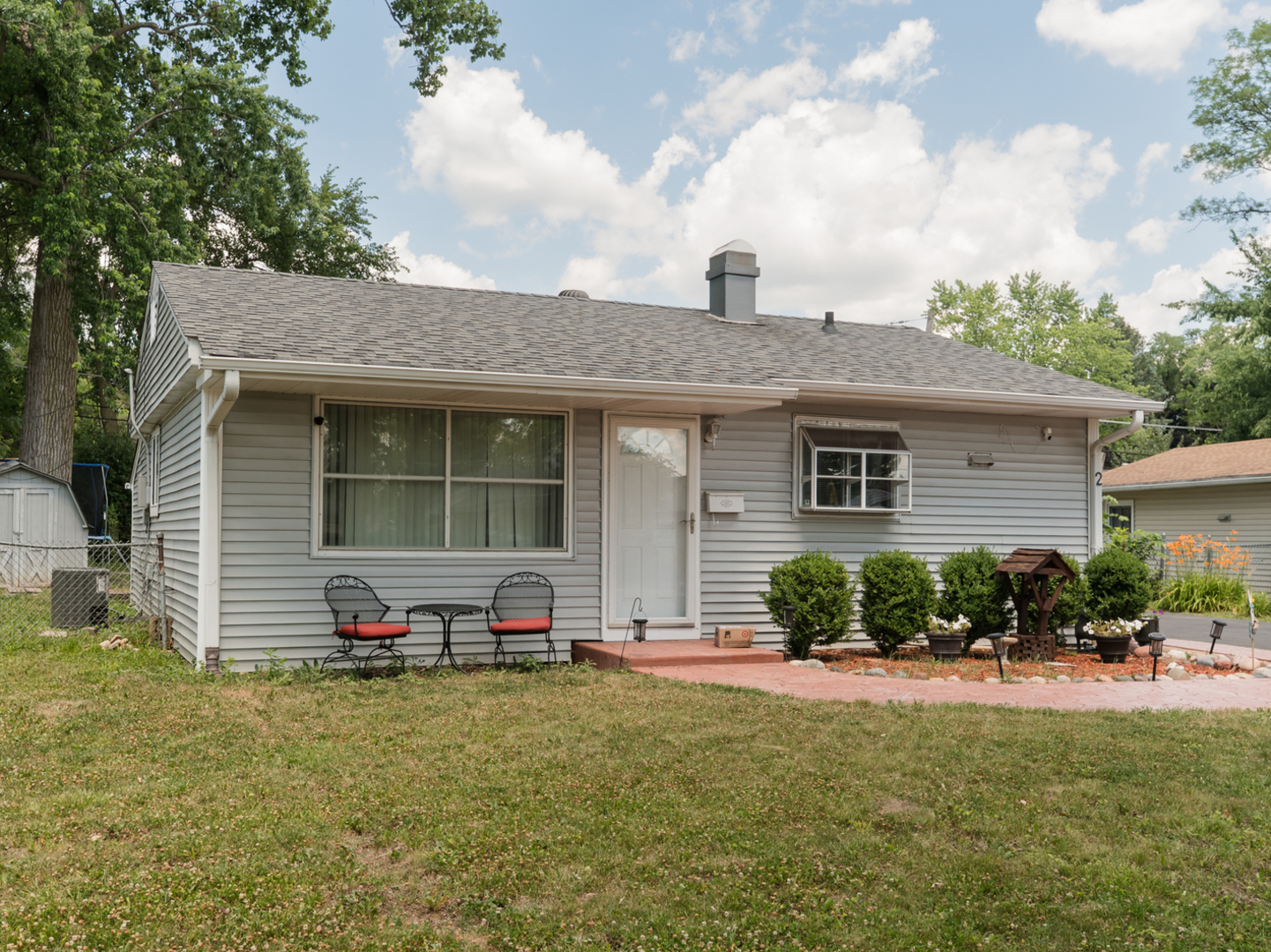 2 Sparrow Road, Carpentersville, IL 60110