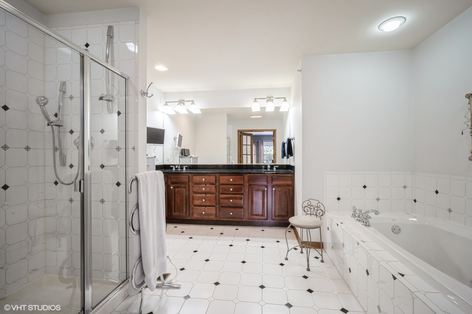 1475 Ginger Woods Court #2-4, Wheeling, IL 60090