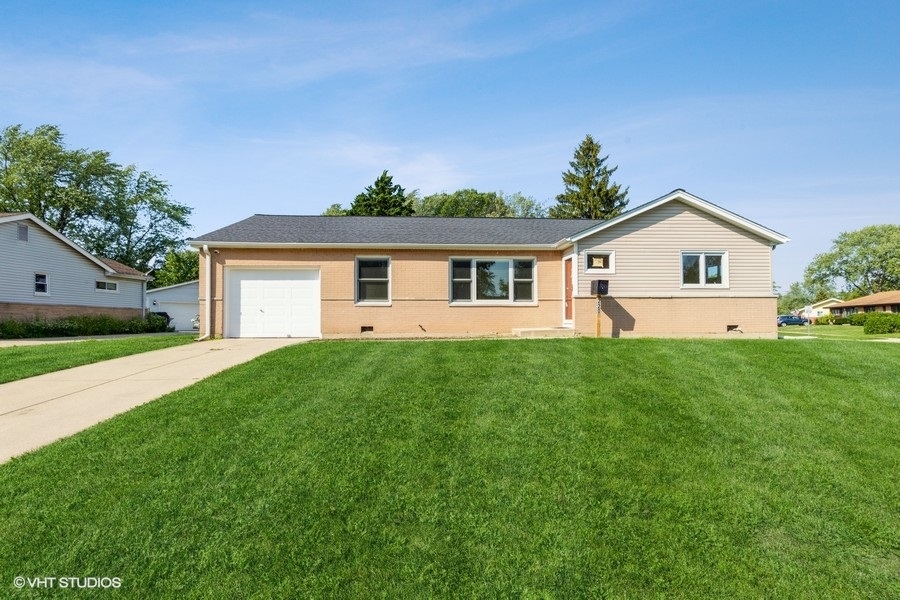 220 Kingman Lane, Hoffman Estates, IL 60169