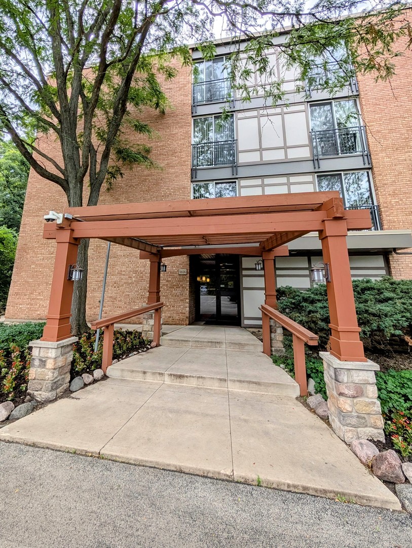 5830 Oakwood Drive #4D, Lisle, IL 60532