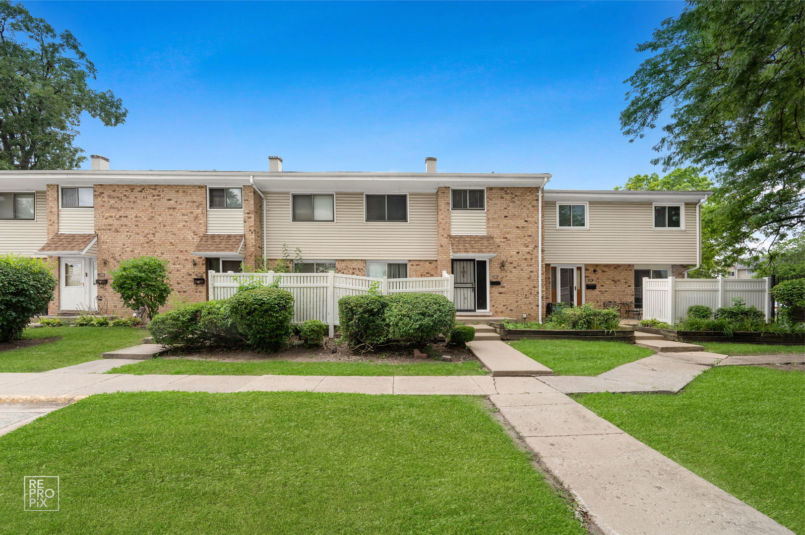 882 White Oak Lane, University Park, IL 60484