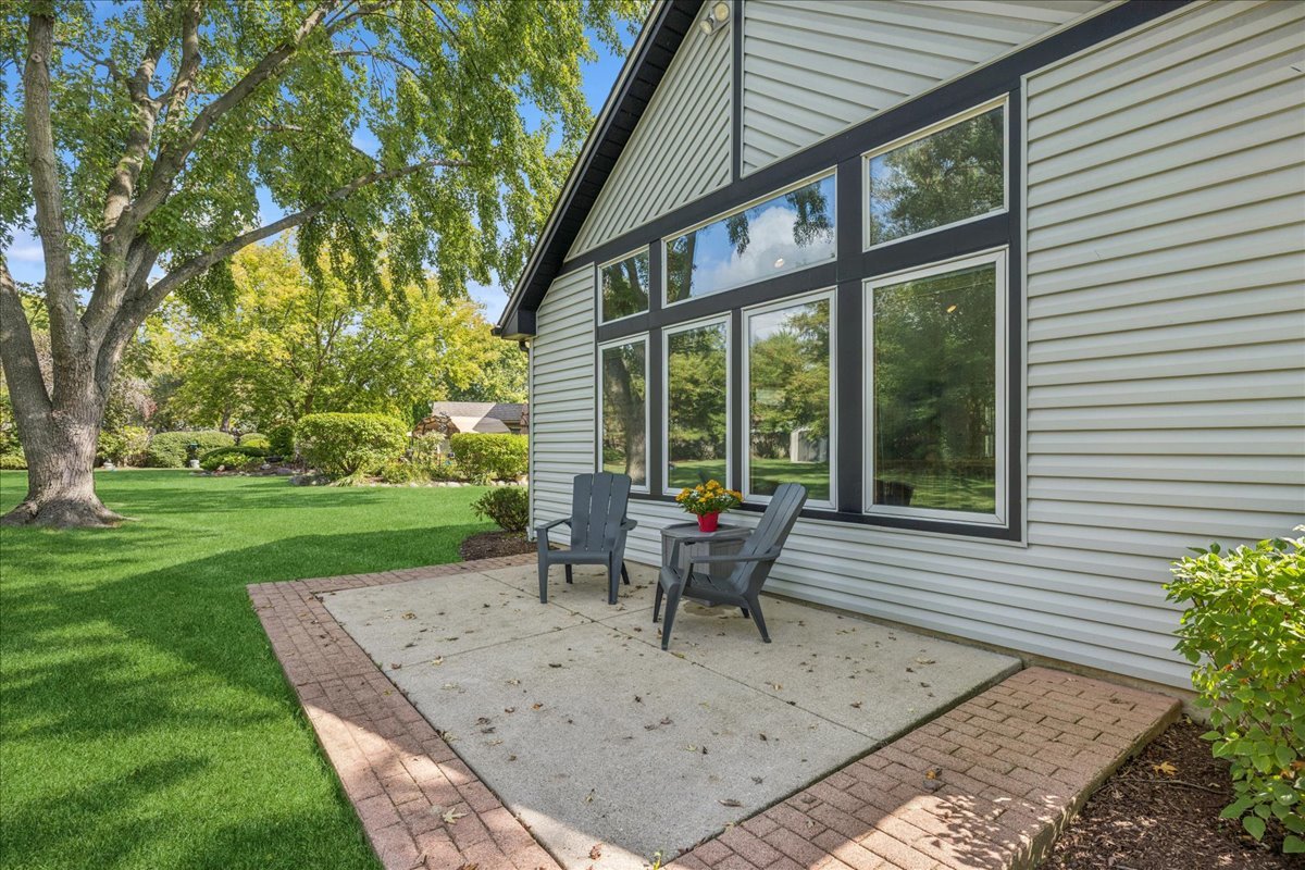 1012 Hobson Drive, Buffalo Grove, IL 60089