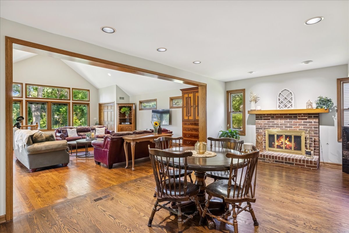 1012 Hobson Drive, Buffalo Grove, IL 60089