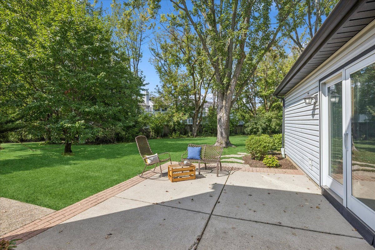 1012 Hobson Drive, Buffalo Grove, IL 60089