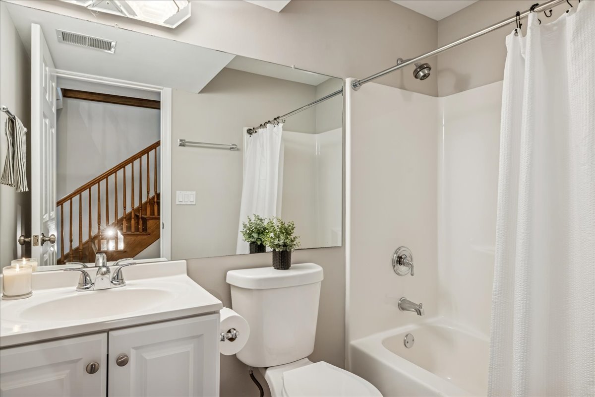 1012 Hobson Drive, Buffalo Grove, IL 60089