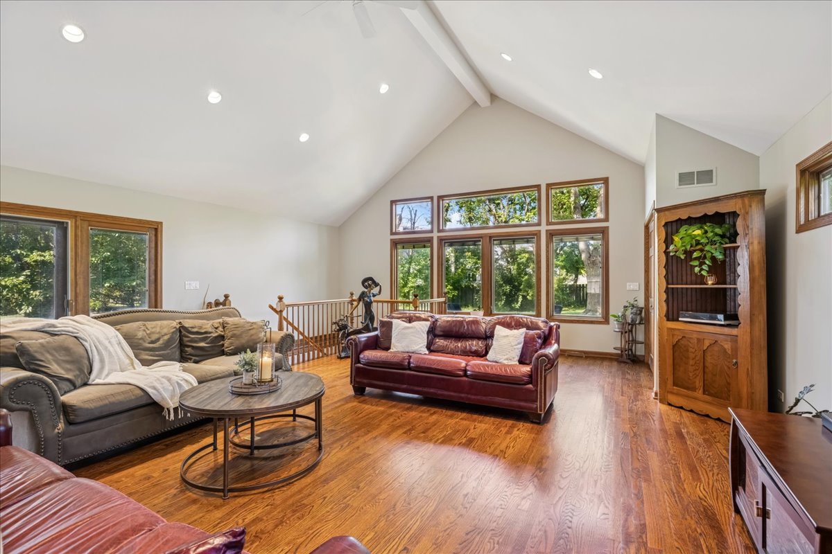 1012 Hobson Drive, Buffalo Grove, IL 60089