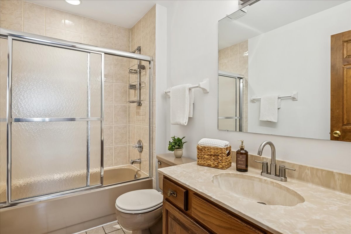 1012 Hobson Drive, Buffalo Grove, IL 60089