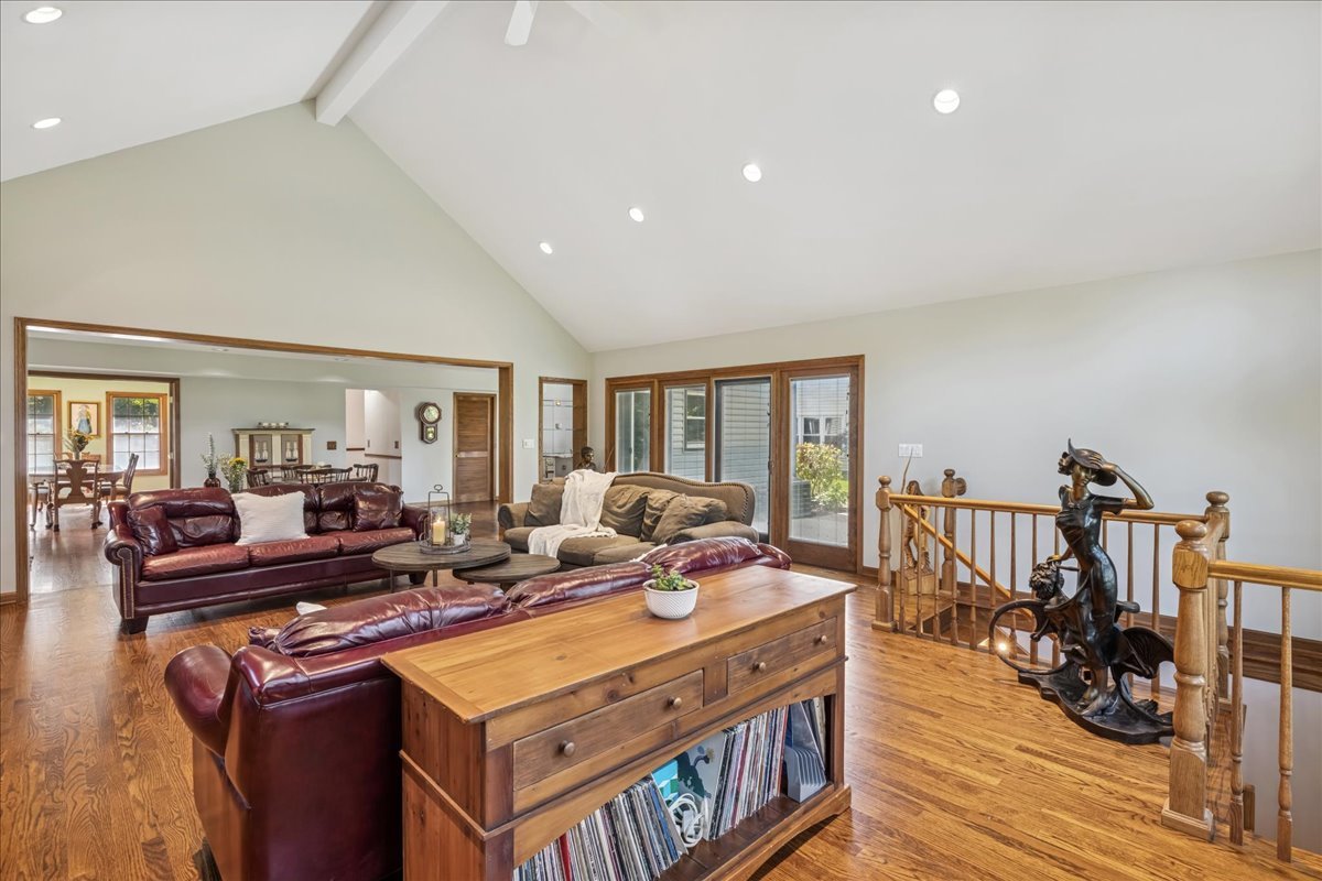 1012 Hobson Drive, Buffalo Grove, IL 60089