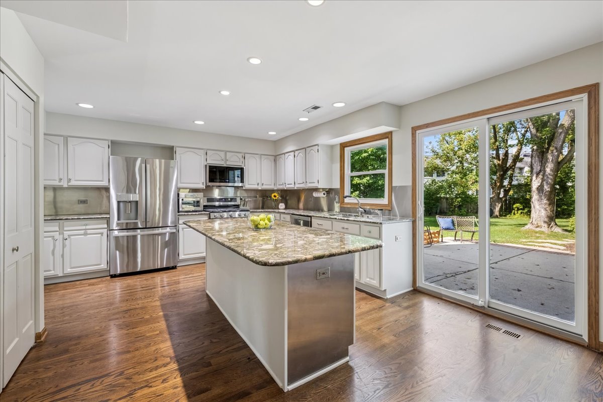 1012 Hobson Drive, Buffalo Grove, IL 60089