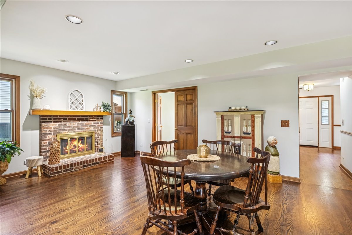 1012 Hobson Drive, Buffalo Grove, IL 60089