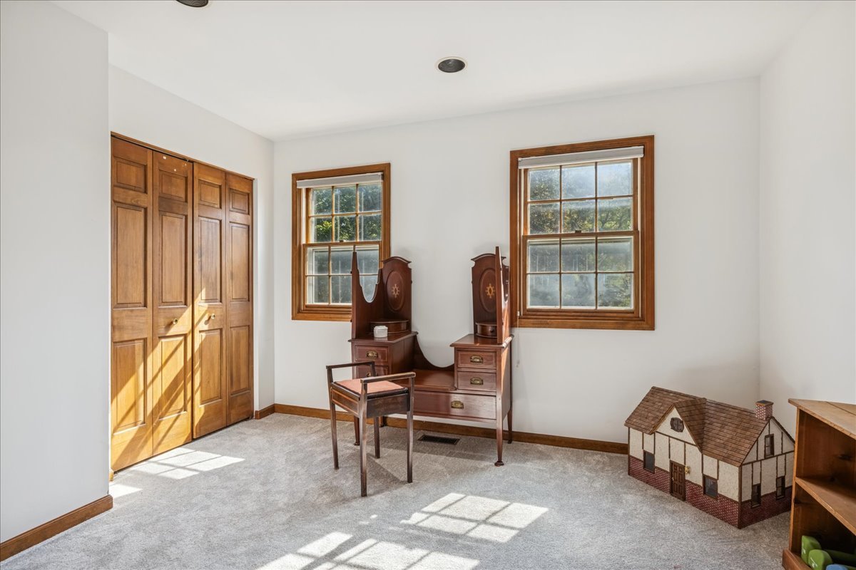 1012 Hobson Drive, Buffalo Grove, IL 60089