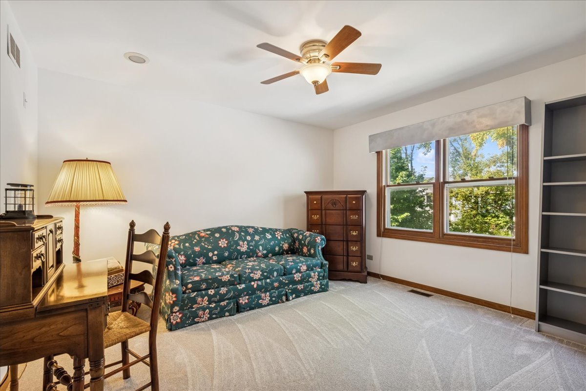 1012 Hobson Drive, Buffalo Grove, IL 60089