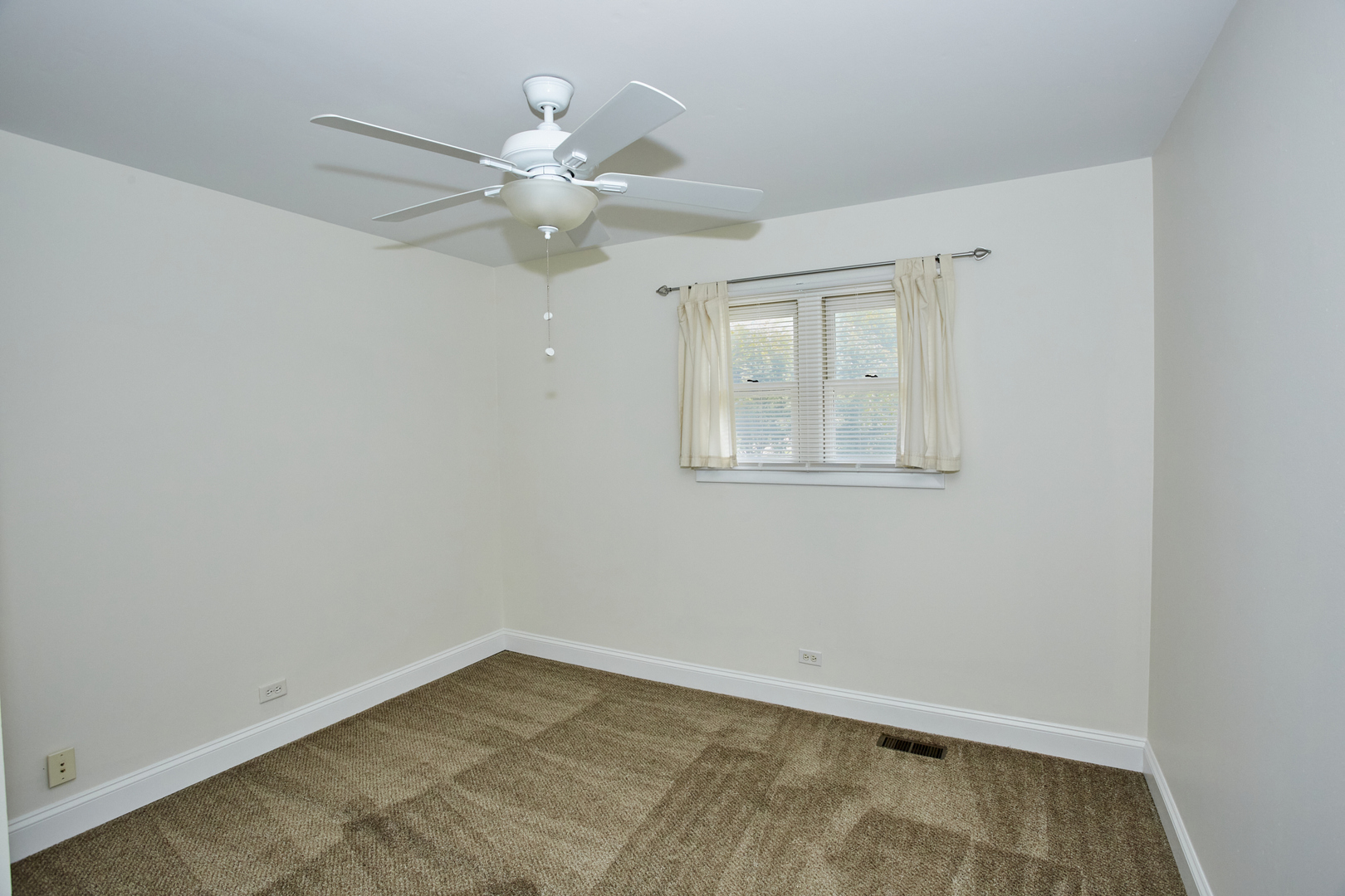 502 Hingham Lane, Schaumburg, IL 60193