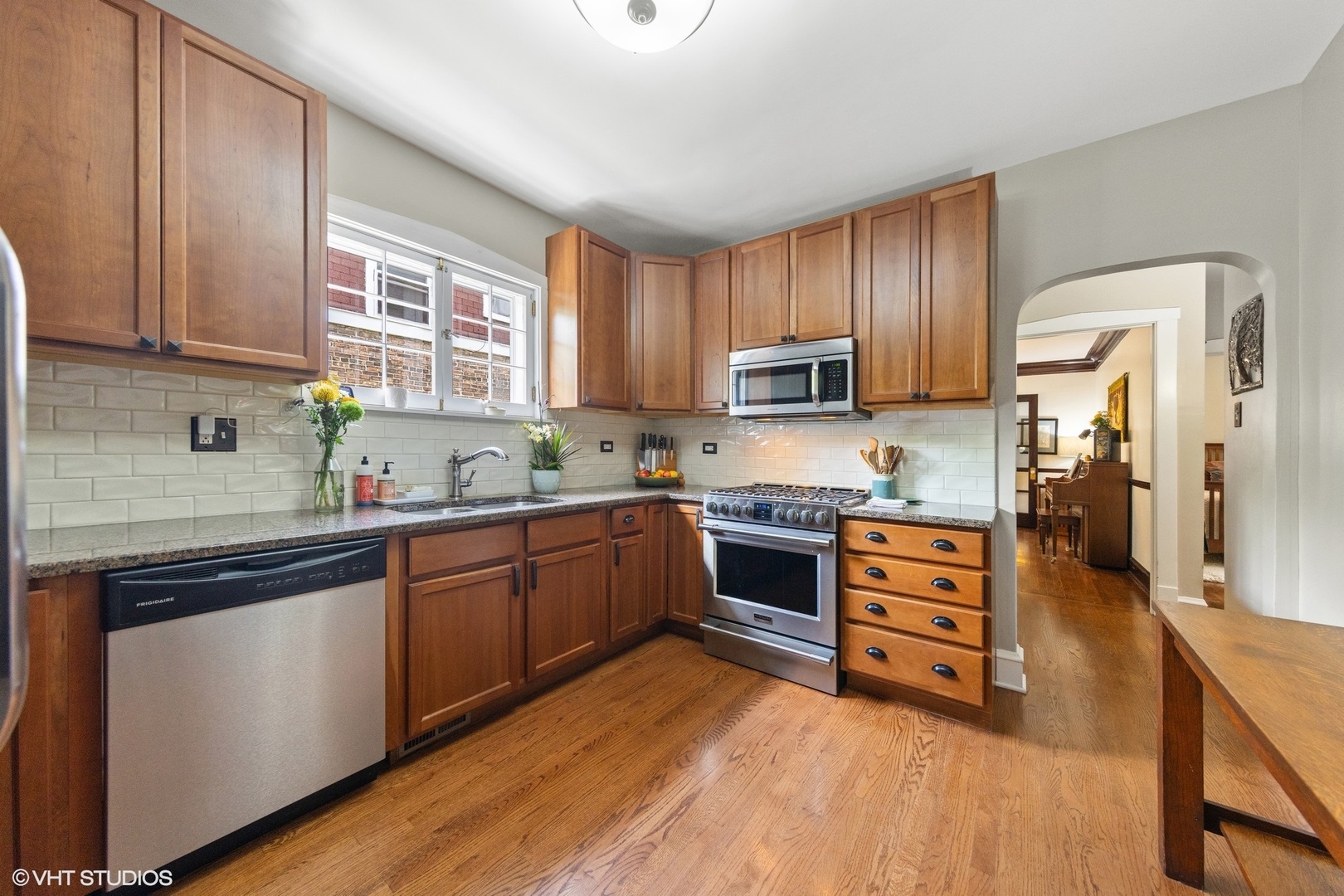538 S HUMPHREY Avenue, Oak Park, IL 60304