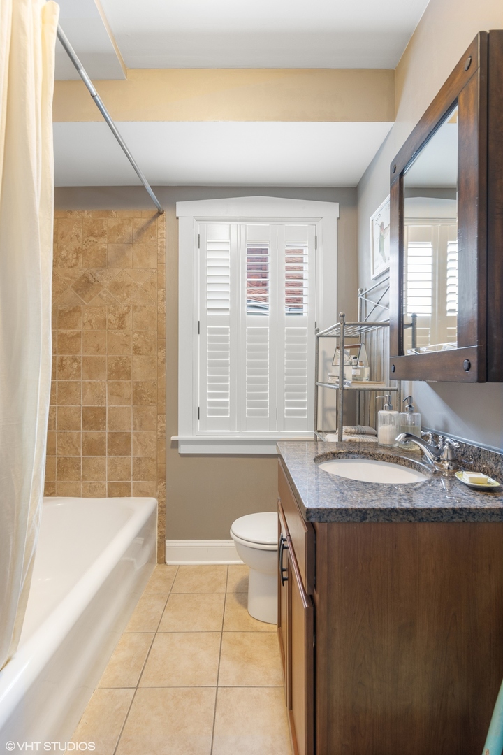 538 S HUMPHREY Avenue, Oak Park, IL 60304
