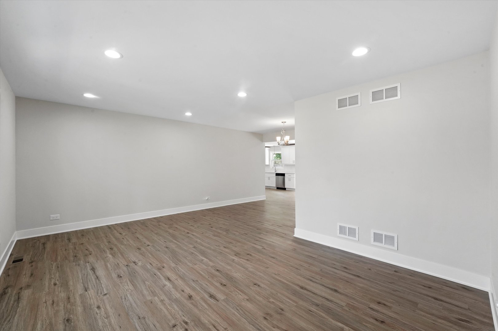 9418 S 87th Avenue, Hickory Hills, IL 60457
