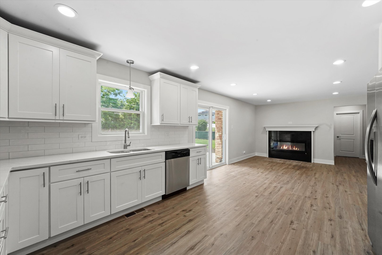 9418 S 87th Avenue, Hickory Hills, IL 60457