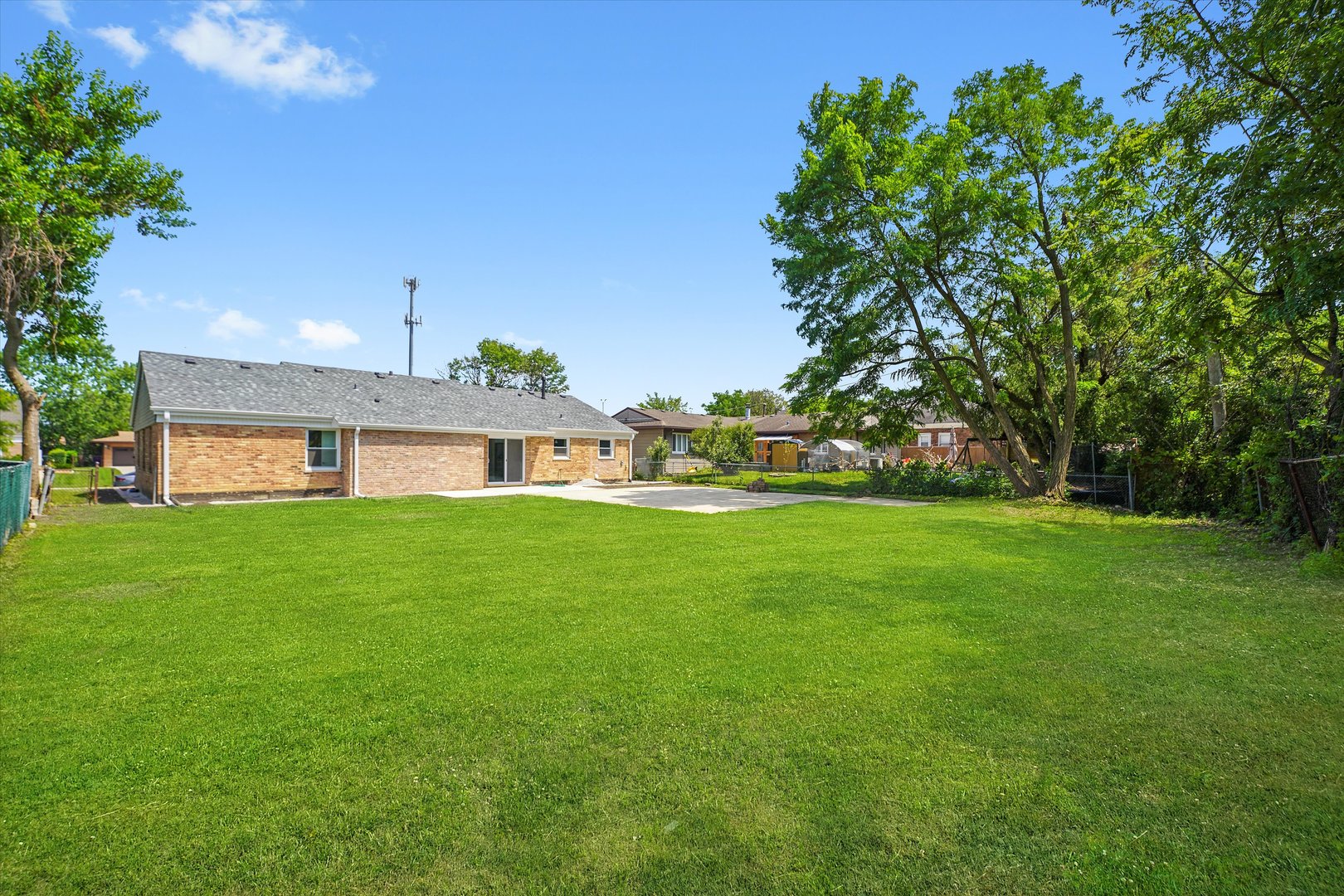 9418 S 87th Avenue, Hickory Hills, IL 60457