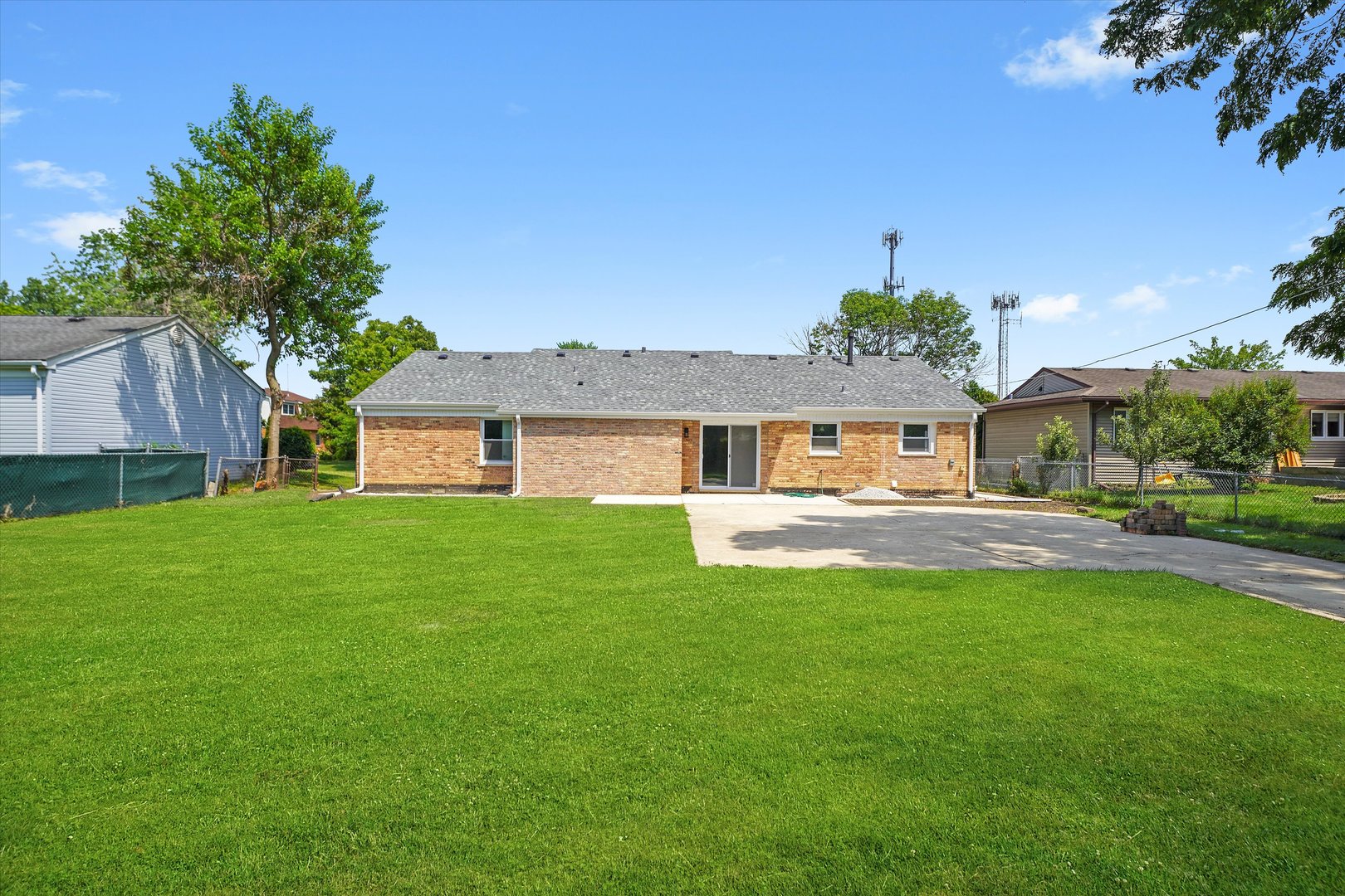 9418 S 87th Avenue, Hickory Hills, IL 60457