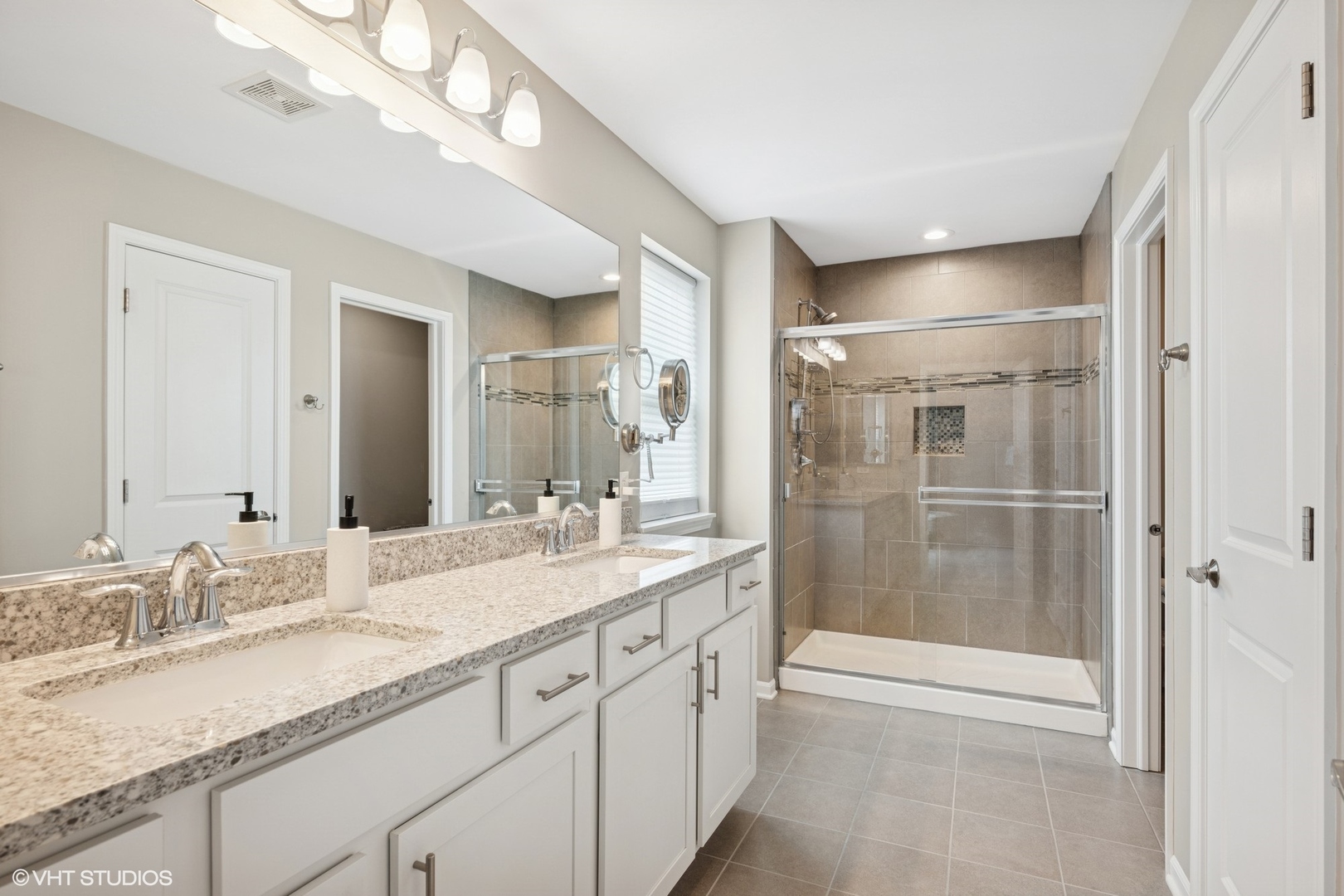 3242 N Heritage Lane, Arlington Heights, IL 60004