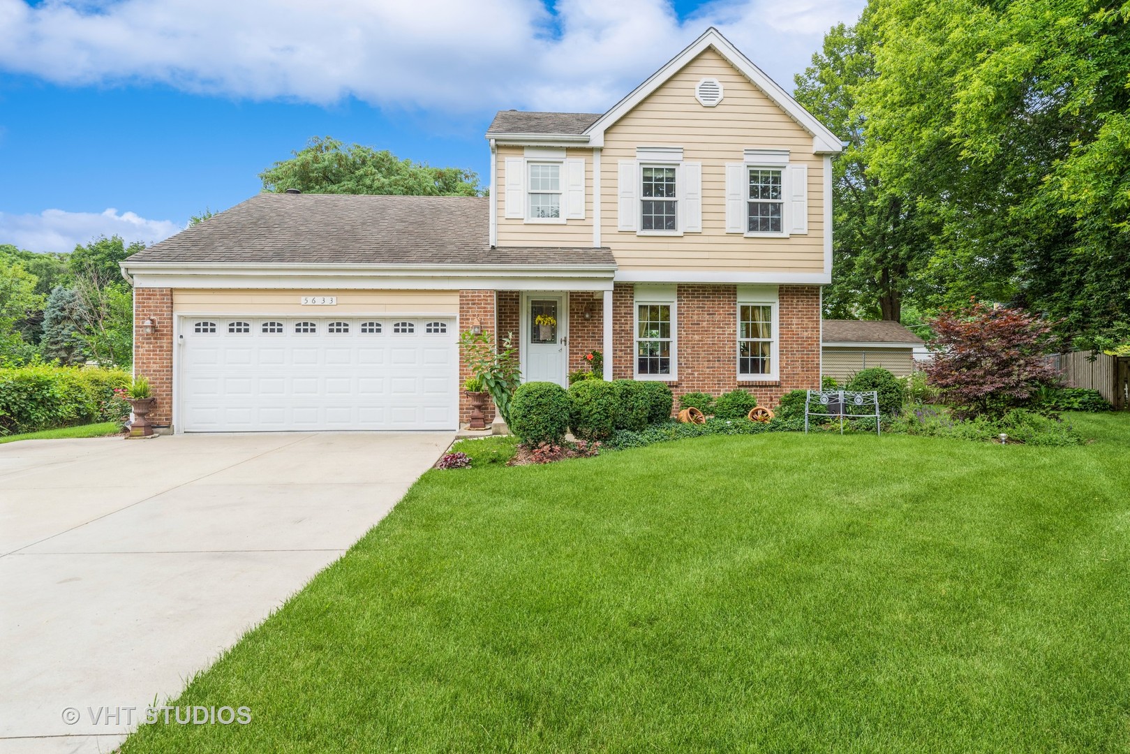 5633 Barnwood Drive, Gurnee, IL 60031