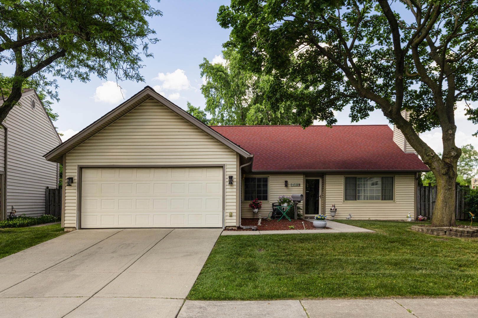1520 W Beverly Circle, Hanover Park, IL 60133