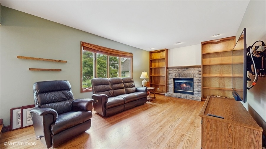 2564 Brockton Circle, Naperville, IL 60565