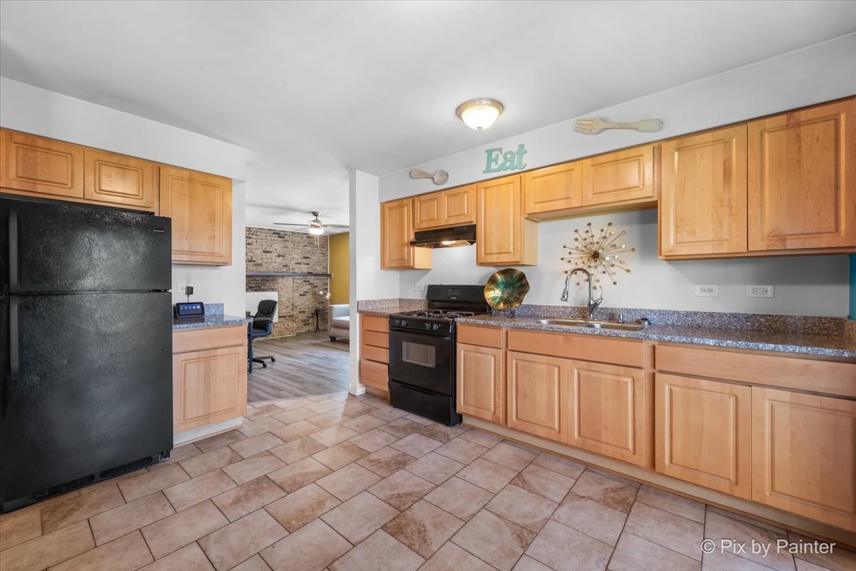 18900 Oakwood Court, Country Club Hills, IL 60478