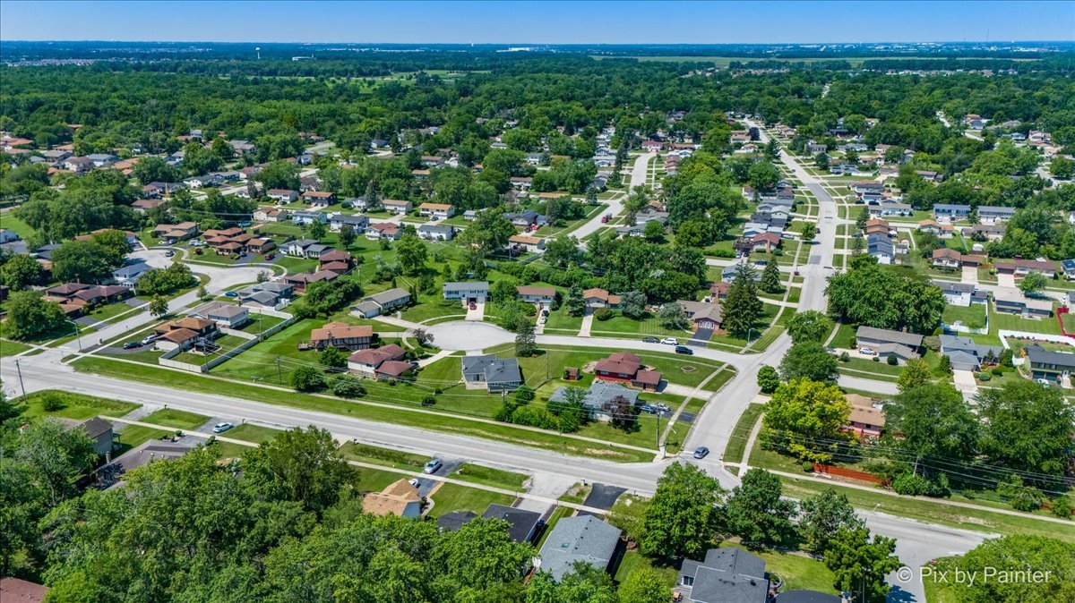 18900 Oakwood Court, Country Club Hills, IL 60478