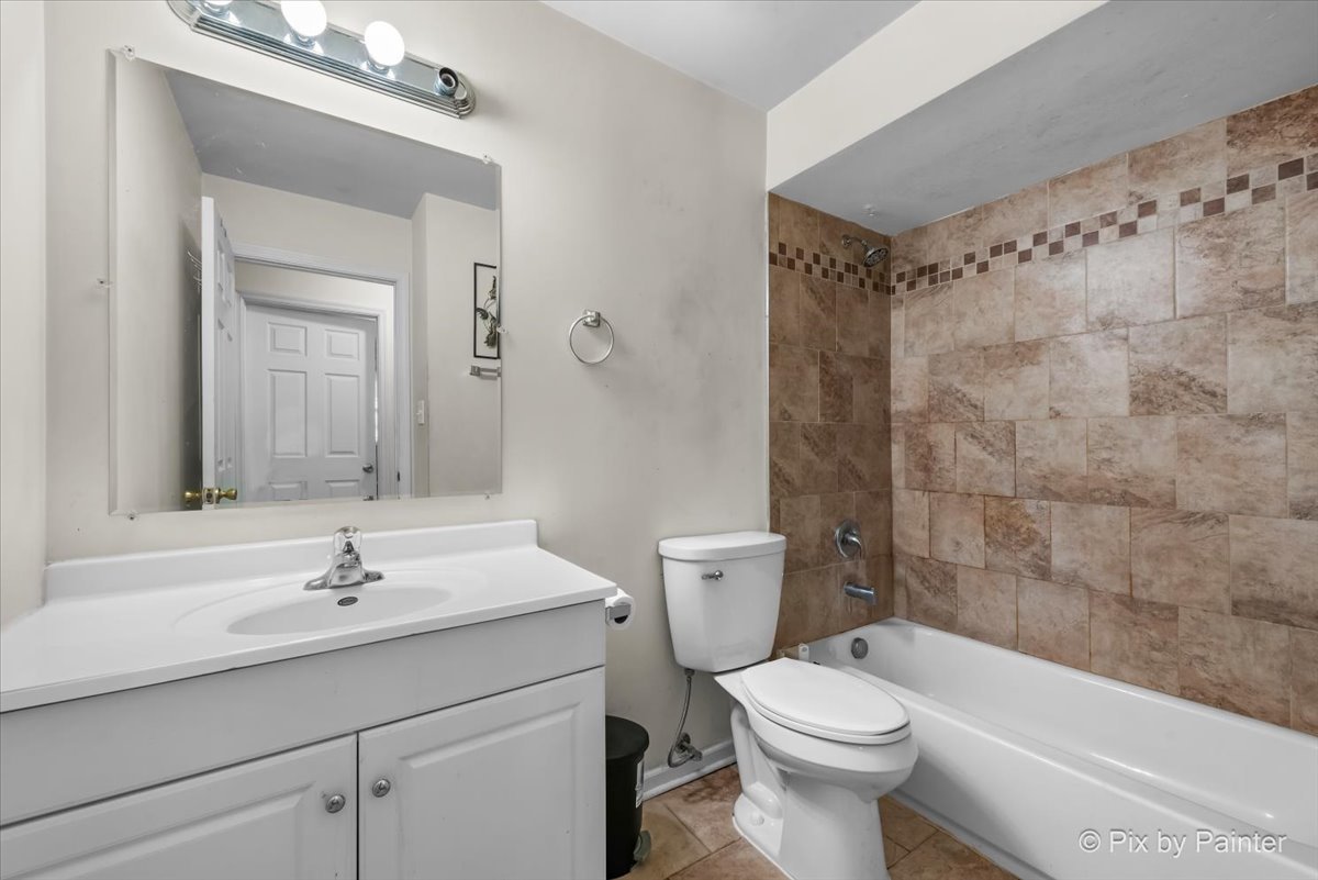 18900 Oakwood Court, Country Club Hills, IL 60478