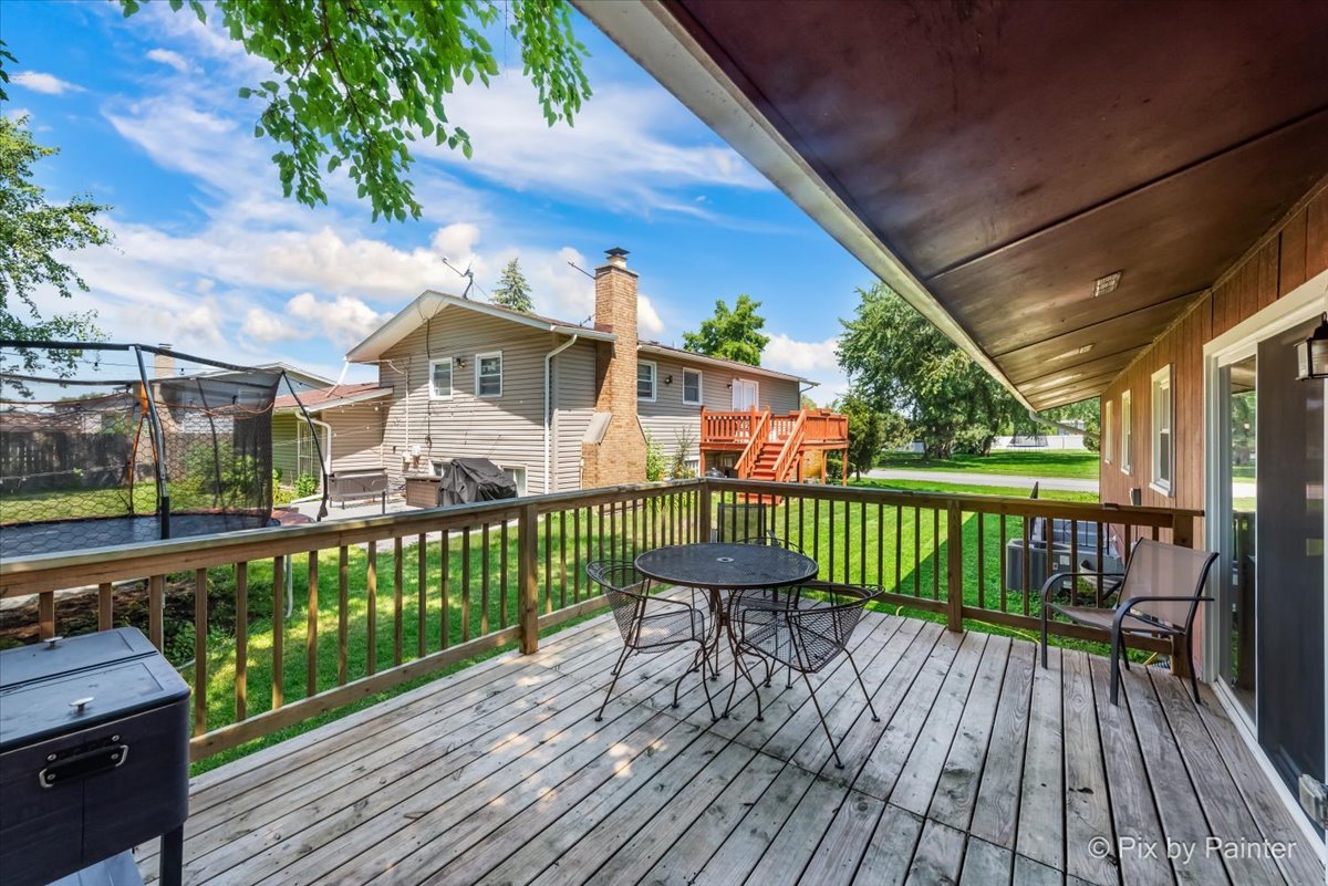 18900 Oakwood Court, Country Club Hills, IL 60478