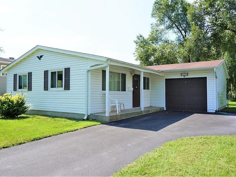 36526 N Edgewood Drive, Gurnee, IL 60031