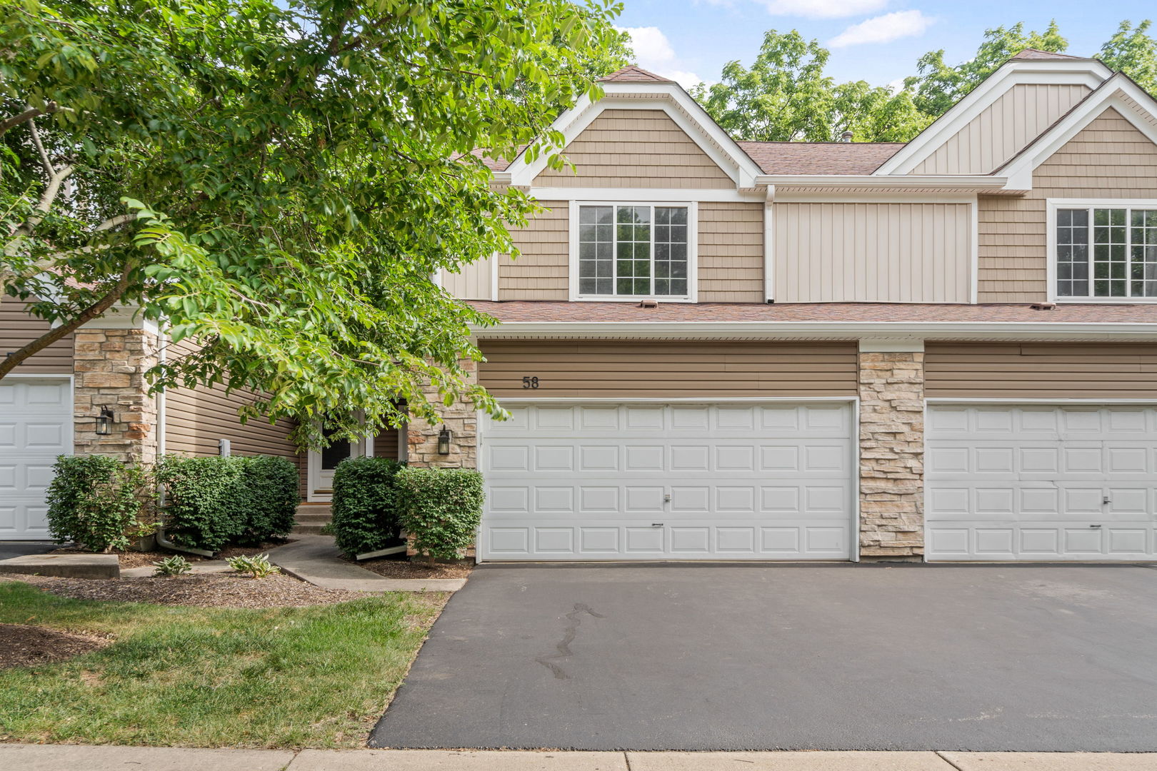 58 Cambridge Avenue, Streamwood, IL 60107