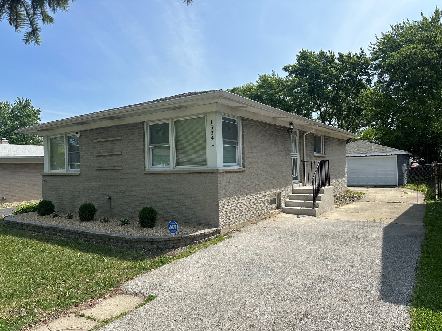 16341 Justine Street, Markham, IL 60428