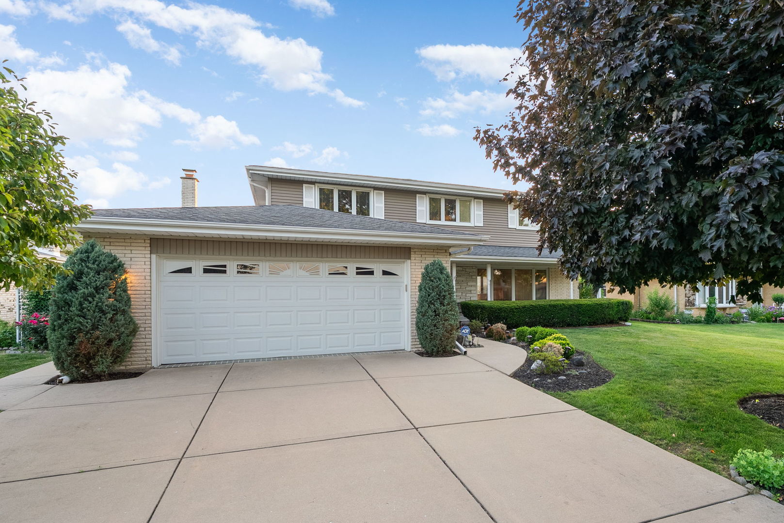1020 S Grace Drive, Mount Prospect, IL 60056