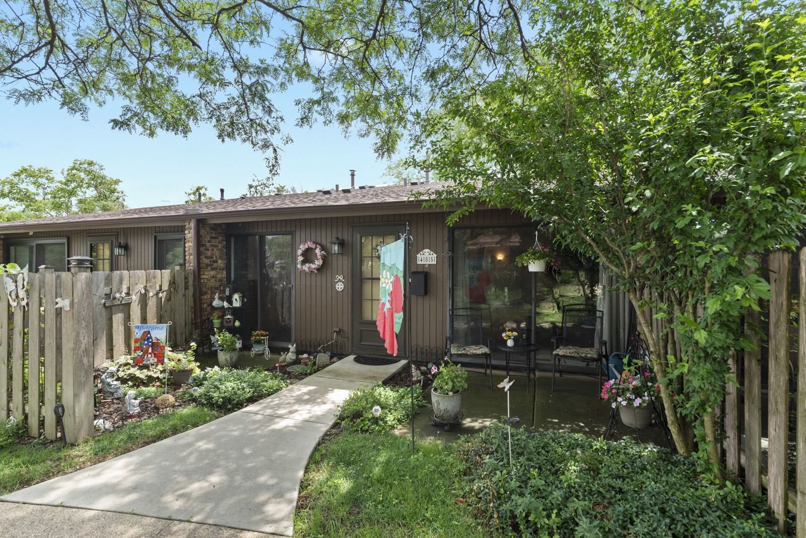 485 Raintree Court #B, Glen Ellyn, IL 60137