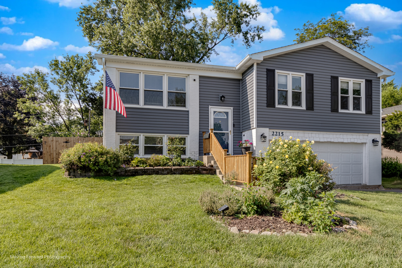 2215 Birchwood Parkway, Woodridge, IL 60517