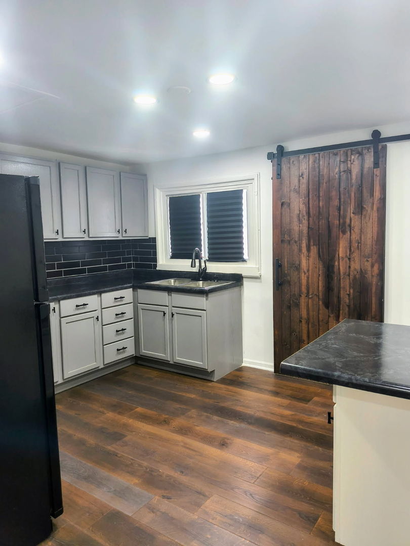 3206 W Lydia Avenue, Robbins, IL 60472