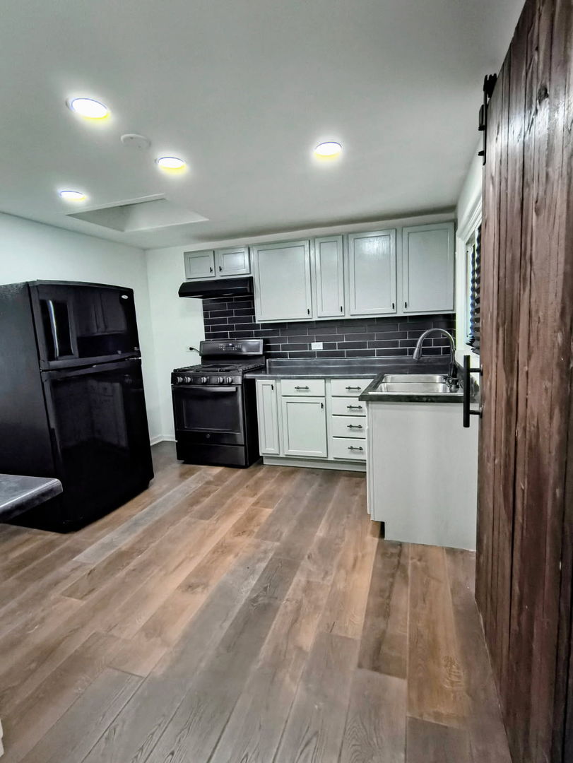 3206 W Lydia Avenue, Robbins, IL 60472